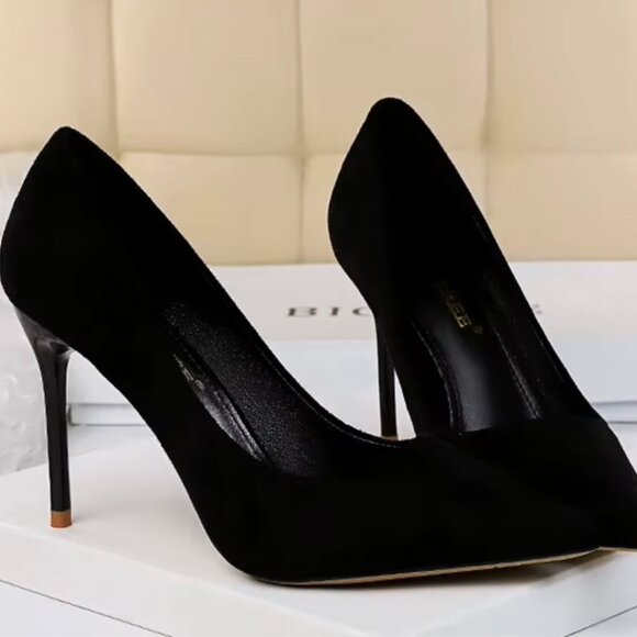 Black Pumps - BRAND NEW - Size 7.5 - Picture 2 of 6
